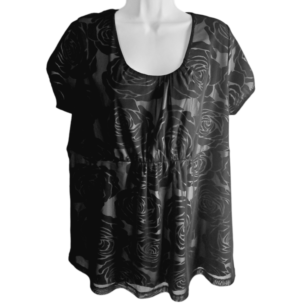 R.Q.T. Woman Black and White Floral Top